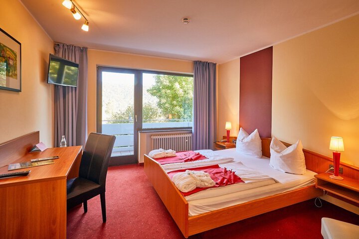 Room 8 of 9