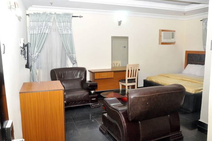 Room 11 of 33