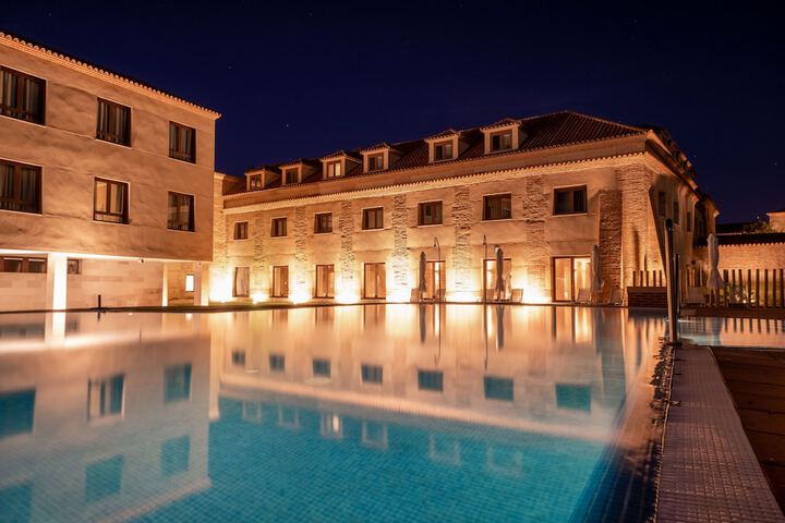 Pools & Facilities