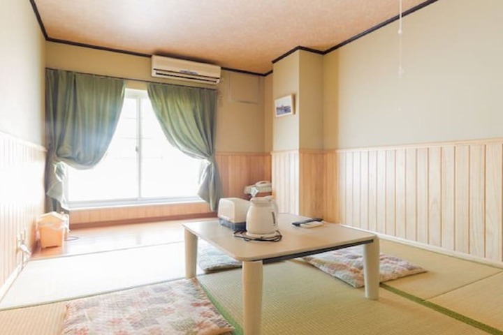 Room 8 of 22