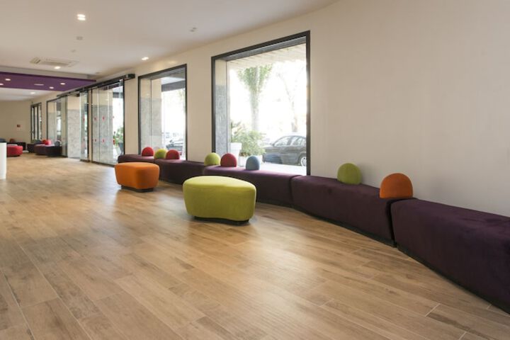 Entrance & Lobby