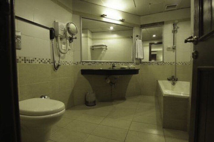 Room 35 of 63