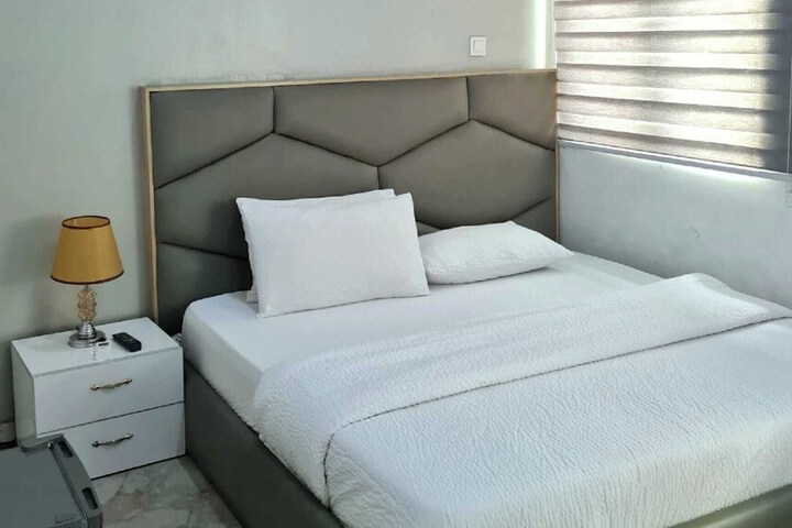 Room 2 of 22