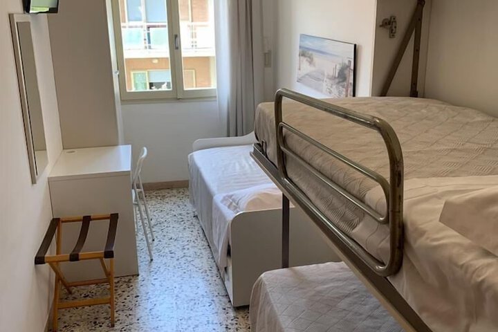 Room 16 of 37