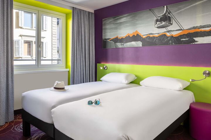 Room 32 of 63