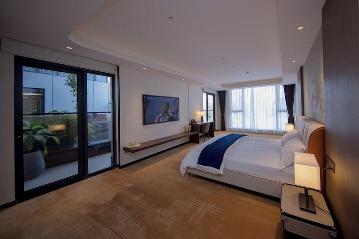 Room 45 of 148