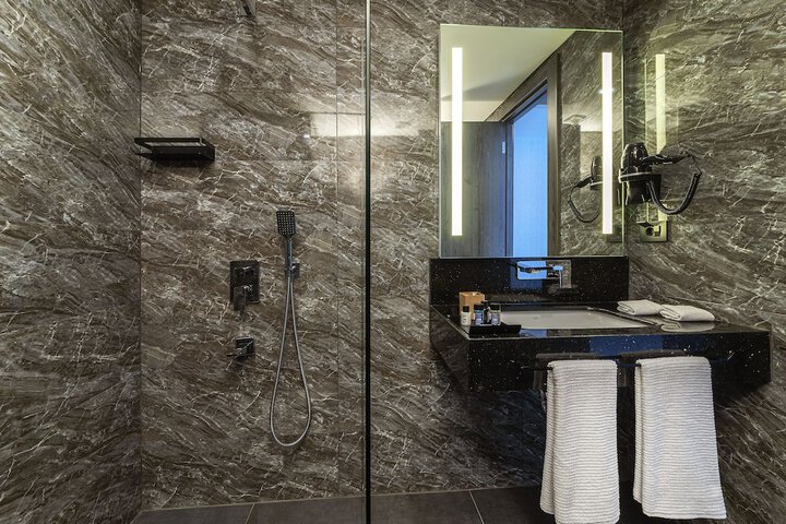 Room 42 of 128