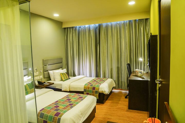 Room 11 of 27