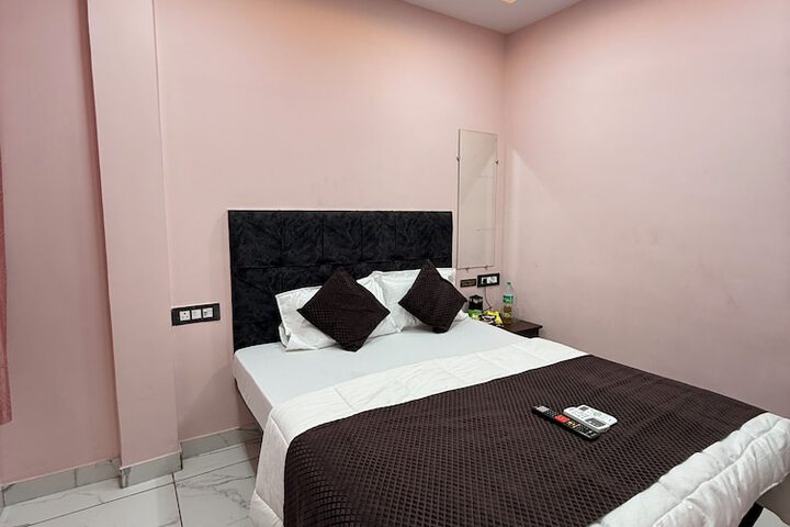 Room 9 of 25