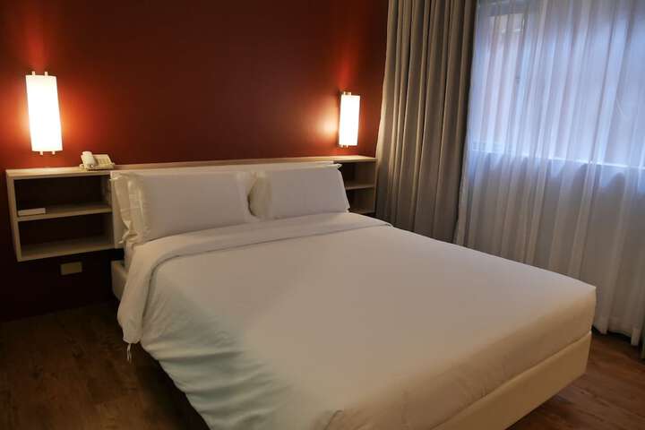 Room 13 of 94