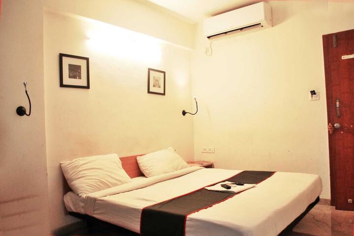 Room 10 of 18