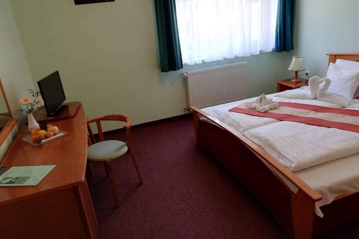 Room 8 of 42