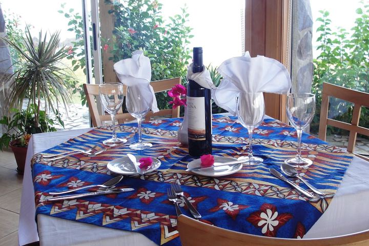 Dining 27 of 60