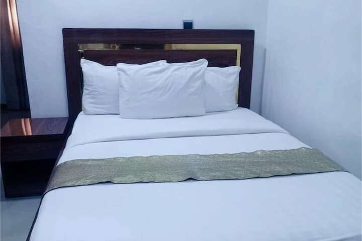 Room 13 of 24