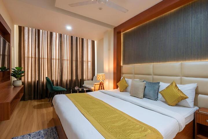 Oyster Pearl Hotels & Banquets- Sector 39 Gurgaon Near Medanta Medicity