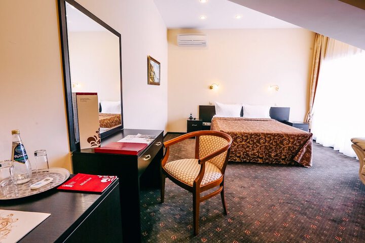 Room 4 of 55