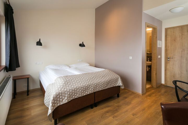 Room 42 of 167