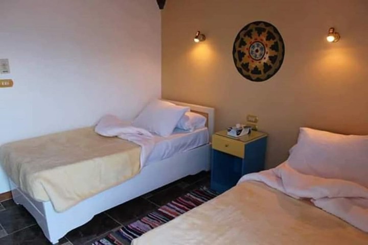 Room 4 of 6