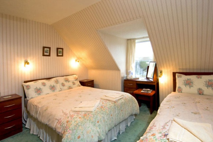 Room 2 of 35
