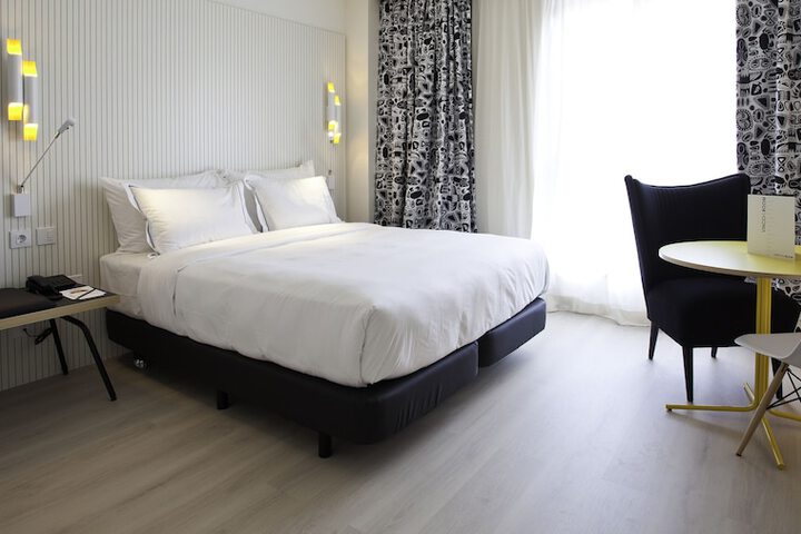 Room 16 of 46