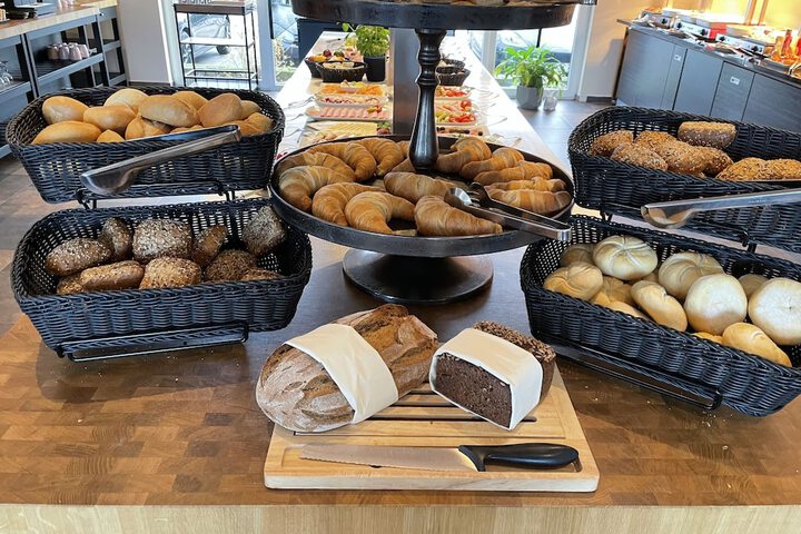 Breakfast/Coffee Service 22 of 33