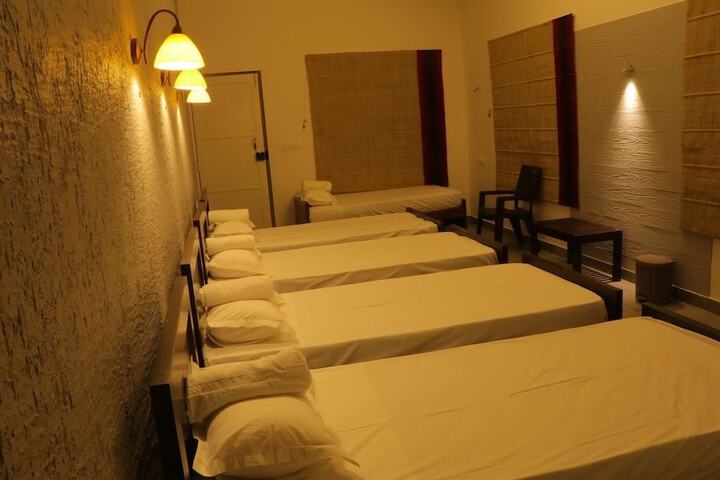 Room 9 of 15