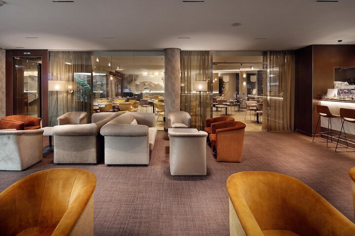 Lounge 86 of 119