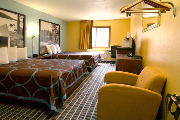 1 Queen Bed Mobility Accessible (8 of 11)