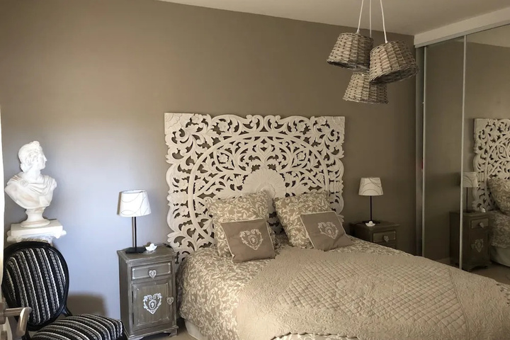 Room 2 of 12