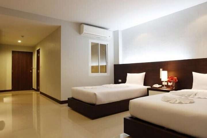 Room 13 of 32