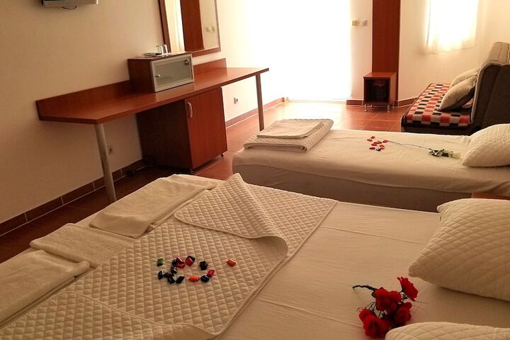 Room 43 of 100