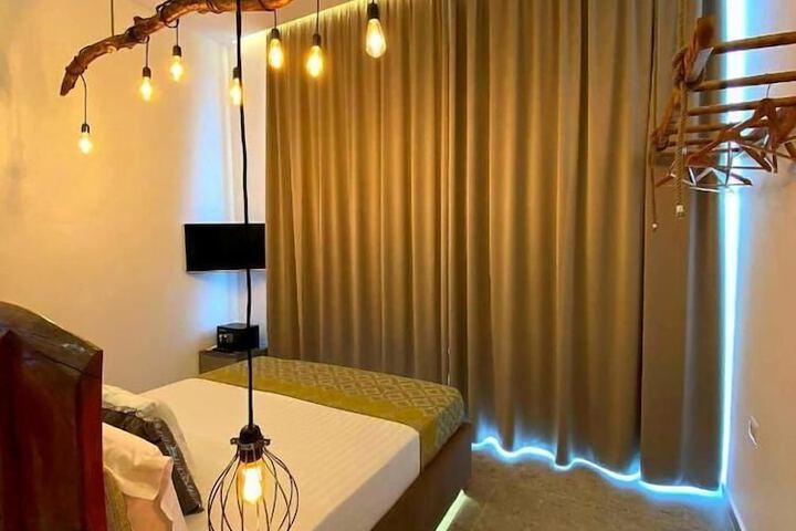 Room 11 of 22