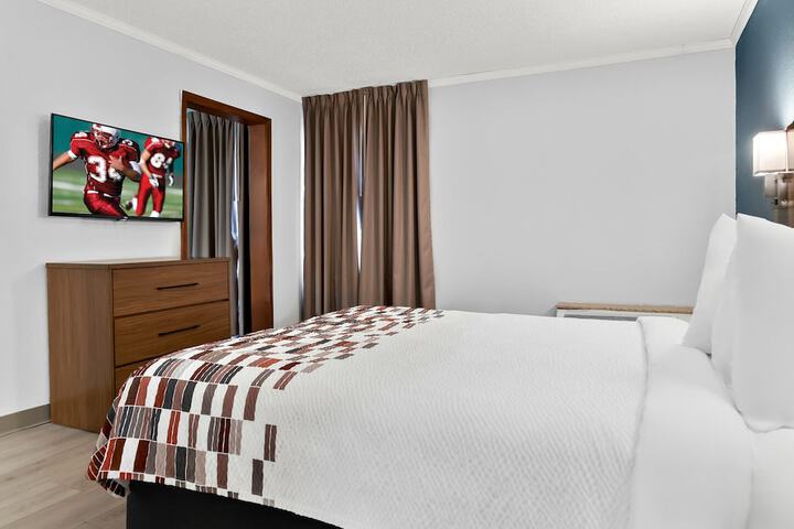 Deluxe Queen Bed (18 of 20)