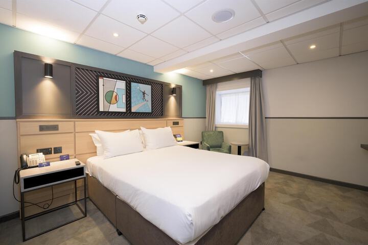 Room 48 of 124