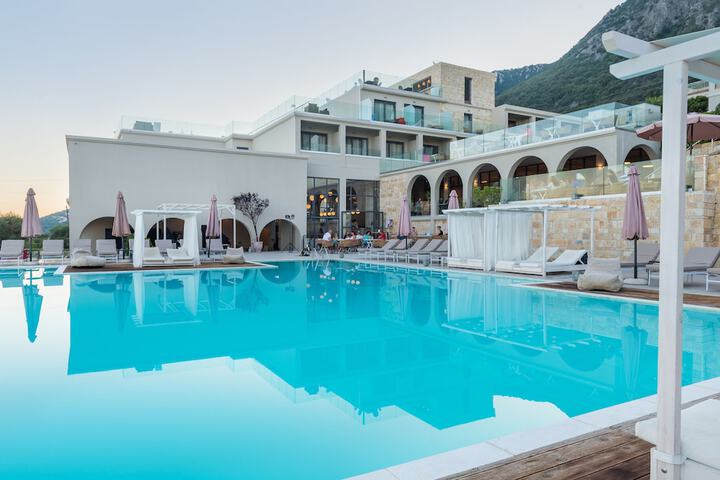 Pool 13 of 24