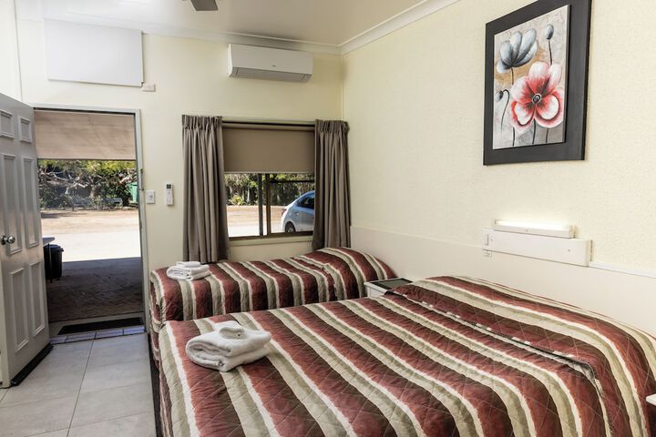 Room 9 of 34