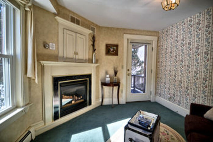 Room 42 of 49