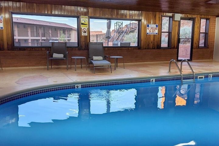 Pool Hotel