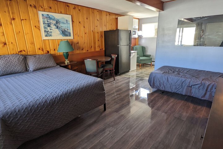Room 9 of 12