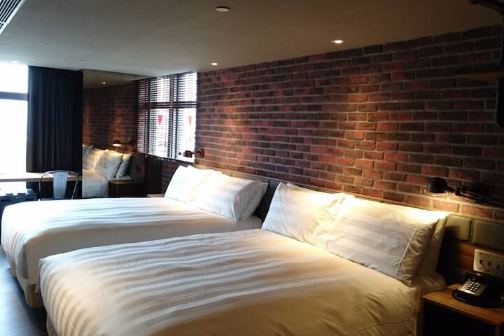 Room 8 of 39