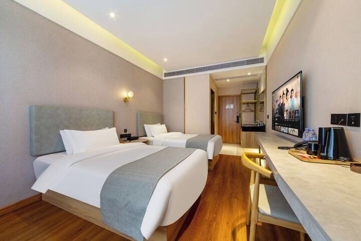 Room 32 of 48