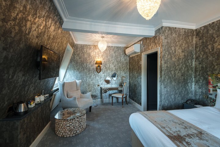 Room 26 of 101