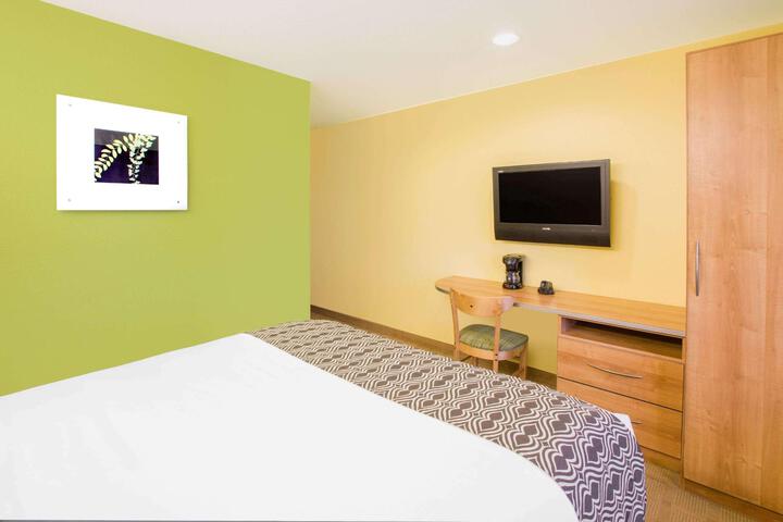 1 Queen Bed (1 of 22)