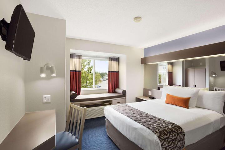 1 Queen Bed Accessible Room (6 of 14)
