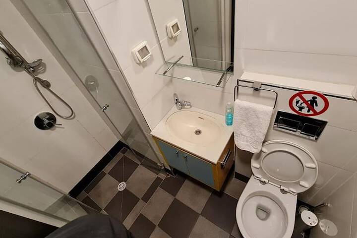 Room 2 of 21
