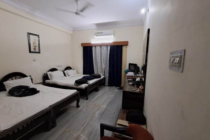 Room 8 of 14