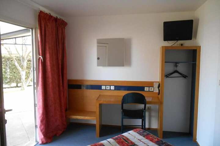 Room 4 of 18