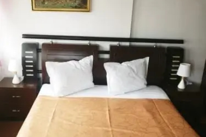 Room 5 of 7