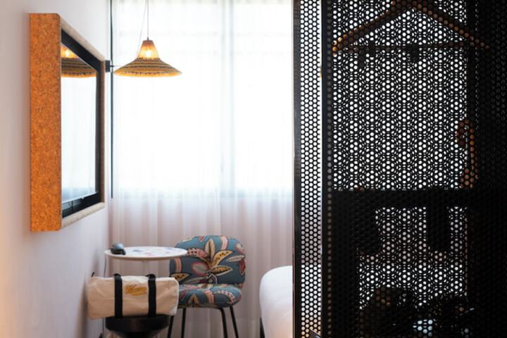 Room 40 of 192