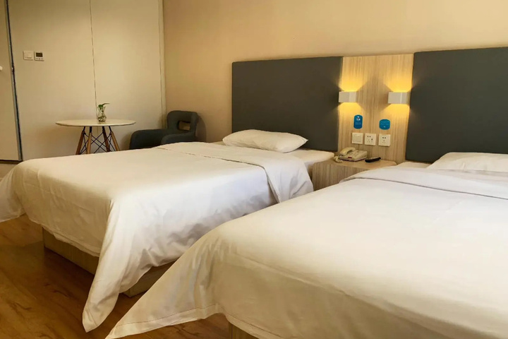Room 3 of 16
